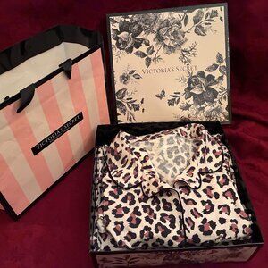 Victoria's Secret New (NIB) Two-Piece Leopard Print PAJAMA SET, Size Medium